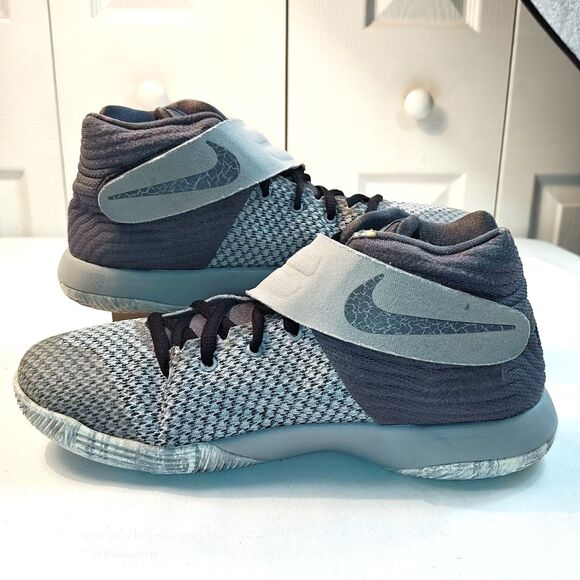 Youth Nike Kyrie 2 GS II Irving Omega Basketball Shoes US Size 6Y - Picture 1 of 9